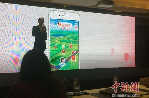 腾讯QQ2017年春节红包发布会现场。程春雨 摄